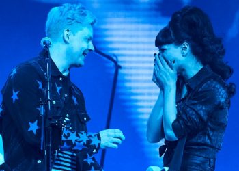 Jack White lanza disco, toca en vivo, se compromete y se casa el mismo día