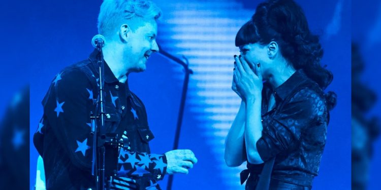 Jack White lanza disco, toca en vivo, se compromete y se casa el mismo día