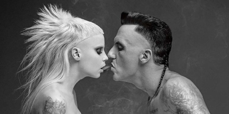 Hijo adoptivo de los Die Antwoord los acusa de abuso y explotación